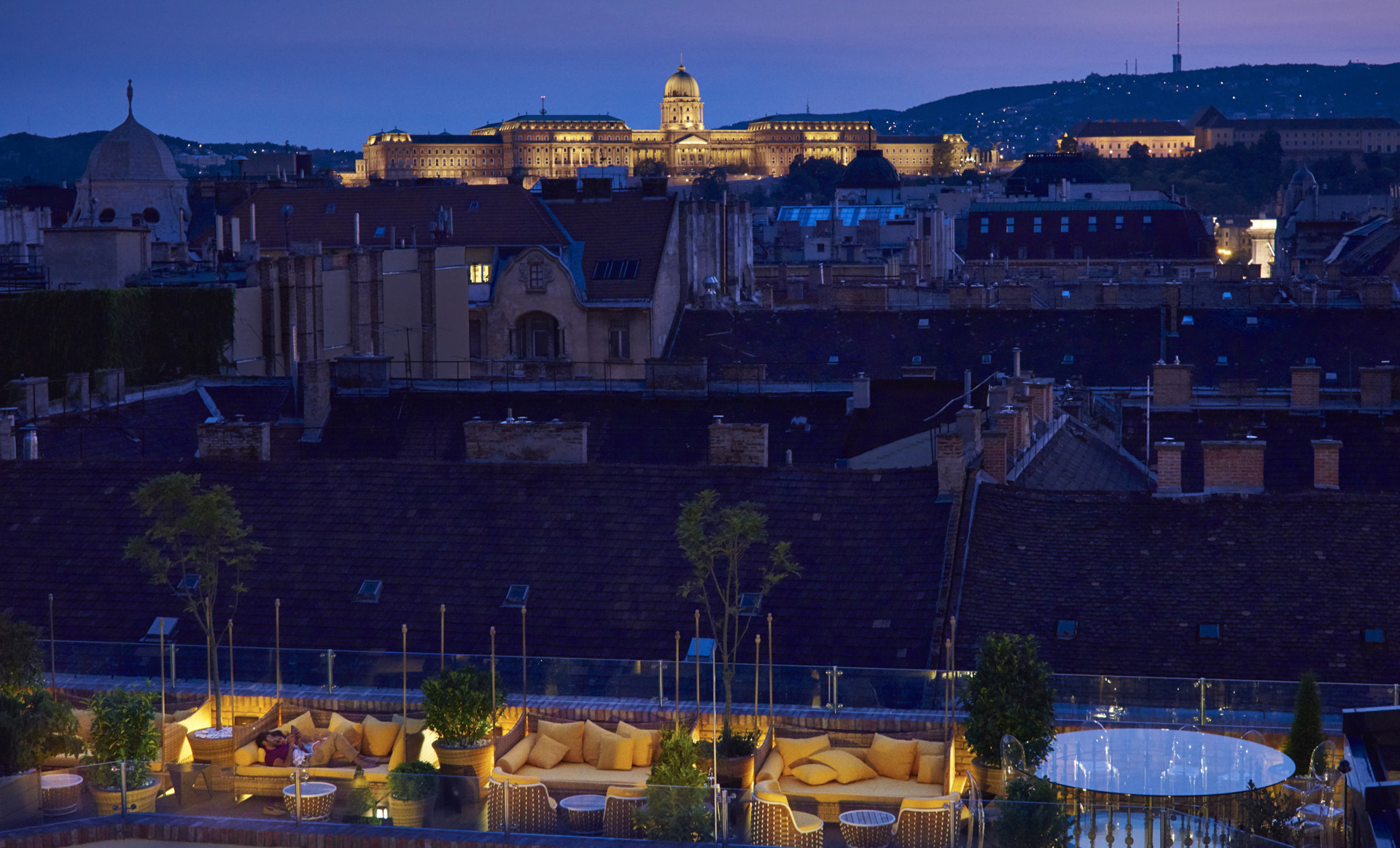 High Note Skybar Budapest - tetőterasz panoráma éjjel